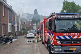 Brand in dak van woning in Assendelft