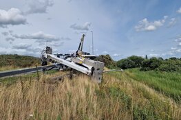 Nog meer verkeershinder: Aanhanger gekanteld op A8