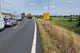 Nog meer verkeershinder: Aanhanger gekanteld op A8