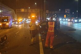 Nachtelijke botsing bij knooppunt Zaandam, weg lang afgesloten