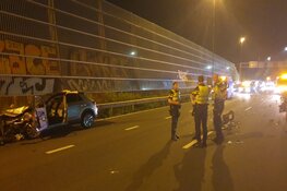 Nachtelijke botsing bij knooppunt Zaandam, weg lang afgesloten