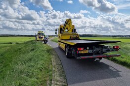 Auto beland op z'n kop in de sloot