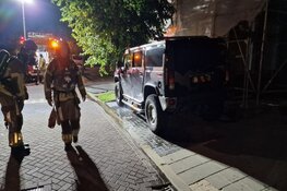 Hummer in brand in Zaandam