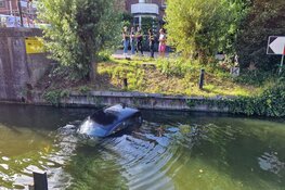 Auto te water gerold in Zaandam