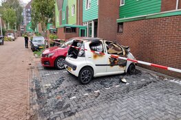 Auto`s in brand aan Het Salm in Zaandam