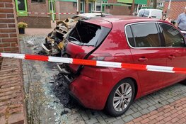 Auto`s in brand aan Het Salm in Zaandam