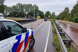Auto eindigt in vangrail, bestuurder gewond