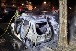 Brand verwoest twee voertuigen in Zaandam