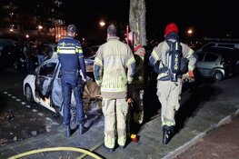 Brand verwoest twee voertuigen in Zaandam