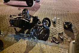 Bezorger ernstig gewond na aanrijding in Zaandam