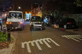 Bezorger ernstig gewond na aanrijding in Zaandam
