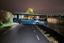 Lijnbus komt vast te zitten in Assendelft