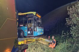 Lijnbus komt vast te zitten in Assendelft