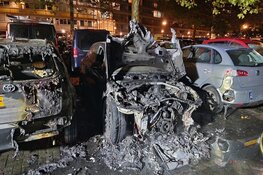 Autobrand in Zaandam, drie voertuigen beschadigd