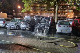Autobrand in Zaandam, drie voertuigen beschadigd