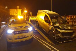 Eenzijdig ongeval op Prins Clausbrug, bestuurder aangehouden