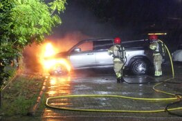 Auto in brand aan Zuideinde in Koog aan de Zaan