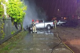 Auto in brand aan Zuideinde in Koog aan de Zaan