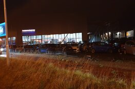 Brokkenpiloot in Zaandam: acht auto`s beschadigd en twee gewonden