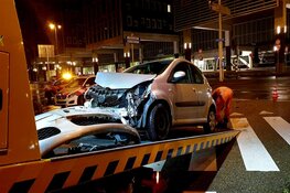 Aanrijding tussen auto en lijnbus in Zaandam