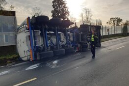 Tankwagen gekanteld op N203 bij Zaandijk