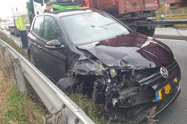 Botsing tussen vrachtwagen en auto in Krommenie