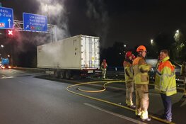 Trailer vat vlam op Knooppunt Zaandam