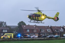 Piet redt onwelgeworden persoon uit sloot in Westzaan