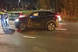 Automobilist vlucht na botsing in Oostzaan