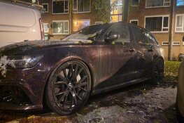 Brand in peperdure Audi vermoedelijk aangestoken