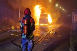 Auto gaat in vlammen op in Assendelft