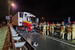 Vier gewonden en enorme ravage na frontale aanrijding in Zaandam