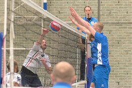 Compaen baadt in weelde