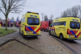 Auto te water ter hoogte van parkeerplaats A8 bij Oostzaan