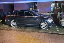 Auto in brand in Zaanse wijk Peldersveld