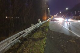 Bestuurder eindigt in vangrail A8 en wordt aangehouden