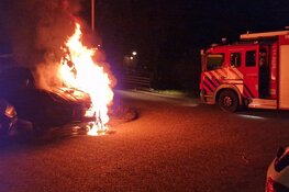 Auto door brand verwoest in Assendelft