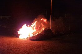 Auto door brand verwoest in Assendelft