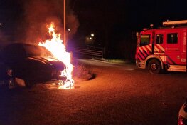 Auto door brand verwoest in Assendelft