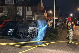 Auto door brand verwoest in Assendelft