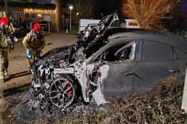Auto door brand verwoest in Assendelft