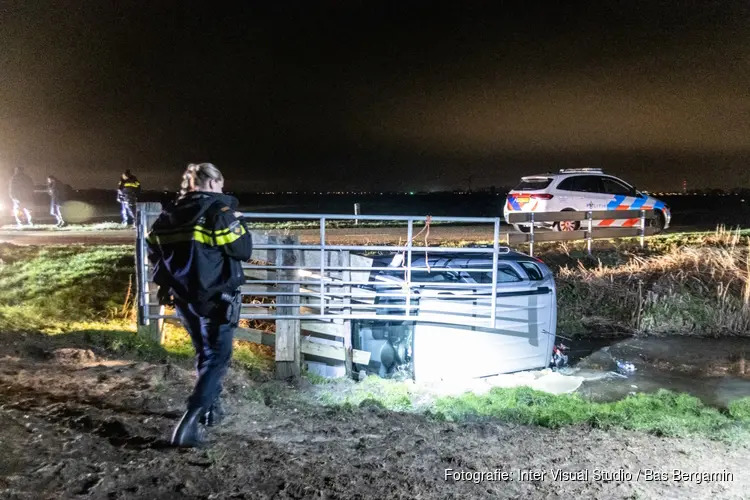 Auto gecrasht op Genieweg in Assendelft