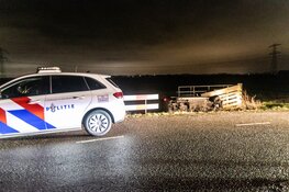 Auto gecrasht op Genieweg in Assendelft