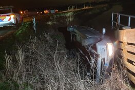 Auto gecrasht op Genieweg in Assendelft