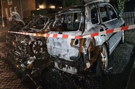 Drie auto's in brand in Westzaan