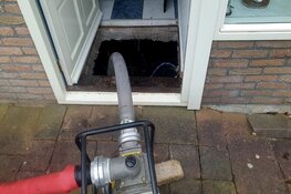 Waterlek: 150 huizen zonder water in Westzaan