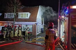 Grote brand in Koog aan de Zaan, tien woningen ontruimd