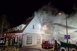 Grote brand in Koog aan de Zaan, tien woningen ontruimd