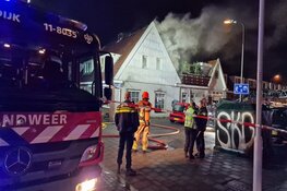 Grote brand in Koog aan de Zaan, tien woningen ontruimd