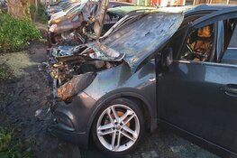 Drietal auto's beschadigd door brand in Zaandam